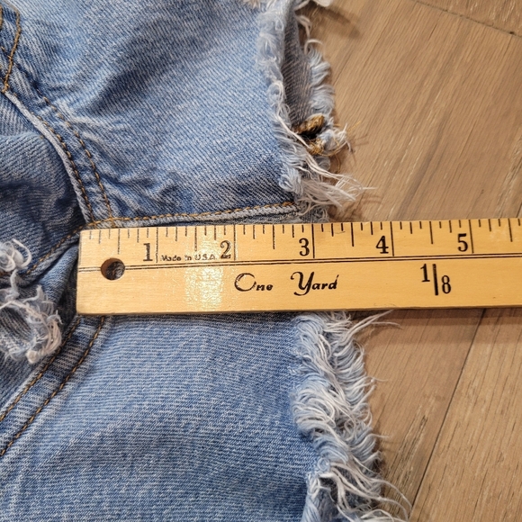 Levi's Jean Shorts Women's sz 26 501 Button Fly Distressed Jean Shorts - Picture 12 of 12